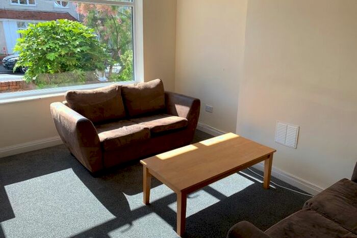 4 Bedroom Semi-Detached House To Rent In Keys Avenue, Horfield, Bristol, BS7