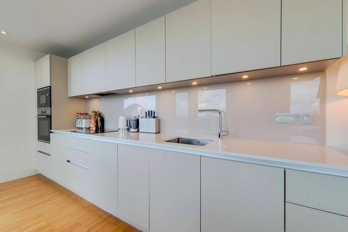 2 Bedroom Flat To Rent In Brixton Hill, Brixton, London, SW2