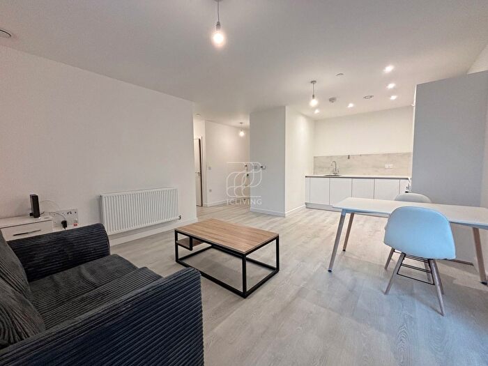 1 Bedroom Flat To Rent In East Acton Lane, London, W3