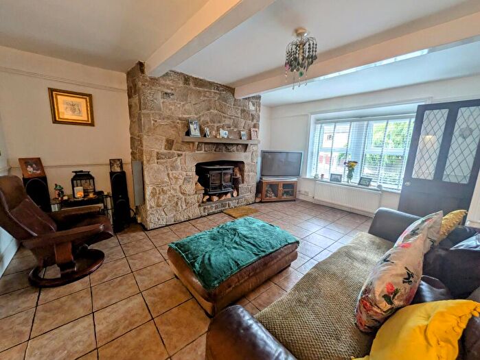 4 Bedroom Semi-Detached House For Sale In Nursery Road, Bradford, BD14