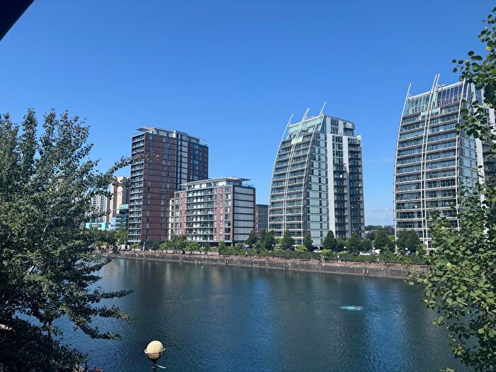 2 Bedroom Flat To Rent In Winnipeg Quay, Salford, M50