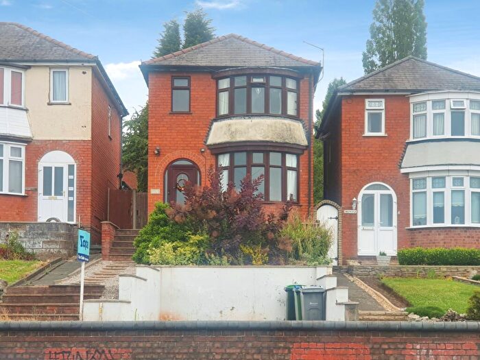 3 Bedroom Detached House For Sale In Corngreaves Road, Cradley Heath, B64
