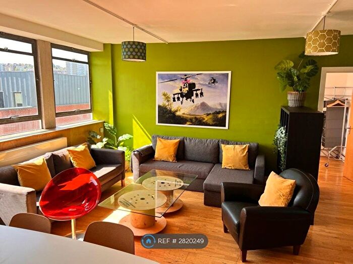 3 Bedroom Flat To Rent In Little Bishop Street, Bristol, BS2