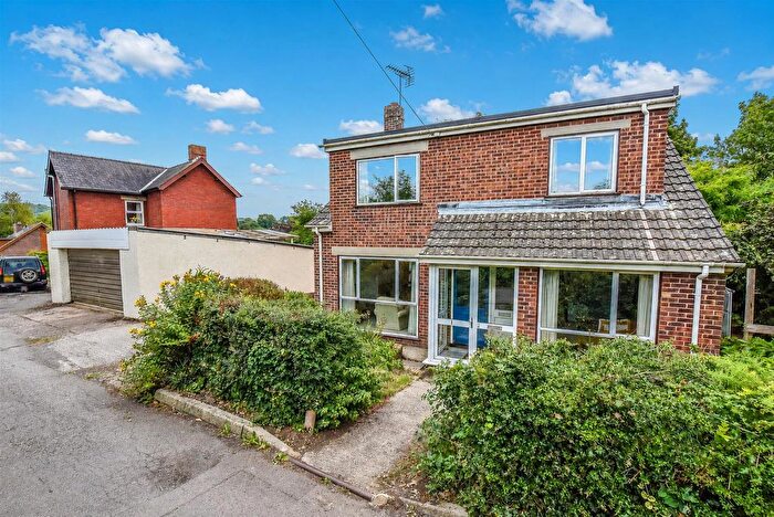 4 Bedroom Detached House For Sale In Rednock Drive, Dursley, GL11