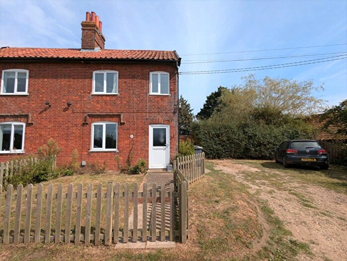 Semi-Detached House To Rent In Farnham, Saxmundham, Suffolk, IP17