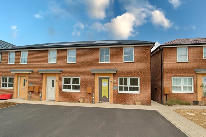 3 Bedroom End Of Terrace House For Sale In Len Pick Way, Bourne, Lincolnshire, PE10