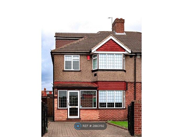5 Bedroom Semi-Detached House To Rent In West View, Feltham, TW14