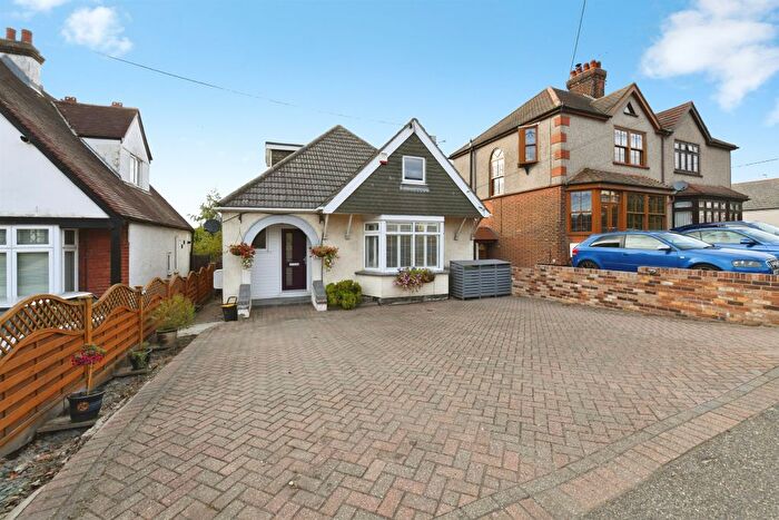 3 Bedroom Bungalow For Sale In Down Hall Road, Rayleigh, SS6