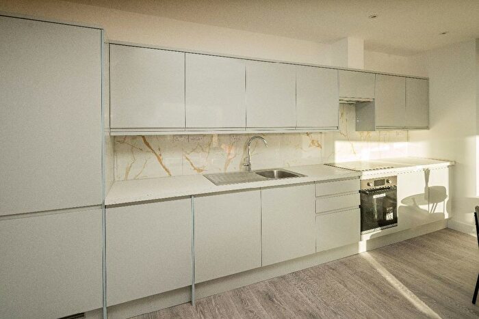 3 Bedroom Flat To Rent In Cuckoo Hall Lane, London, N9