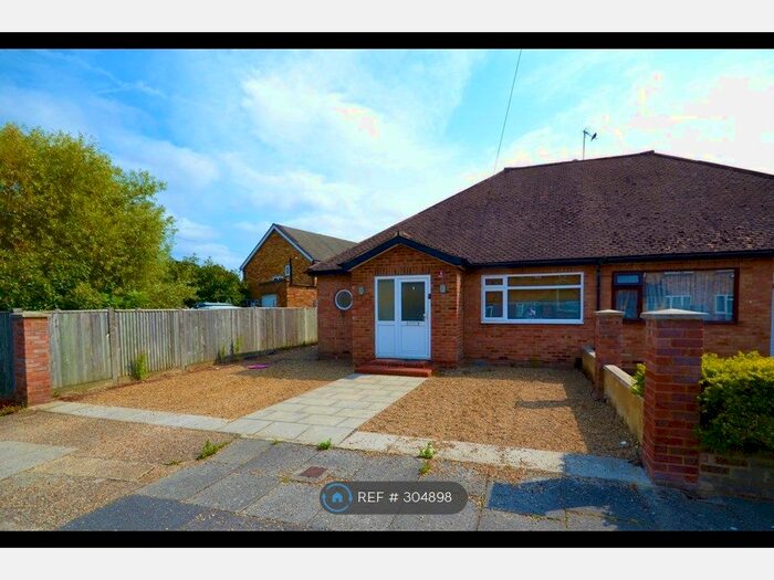 3 Bedroom Bungalow To Rent In Daleham Drive, Uxbridge, UB8