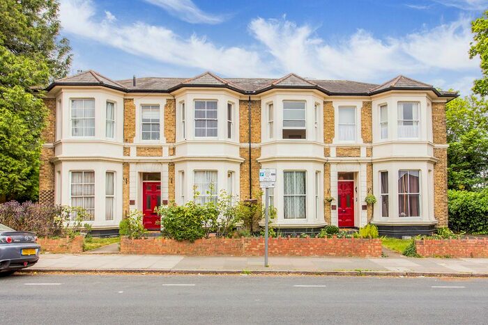 2 Bedroom Flat To Rent In Cheshunt House, Sunny Gardens Road, Hendon, London, NW4