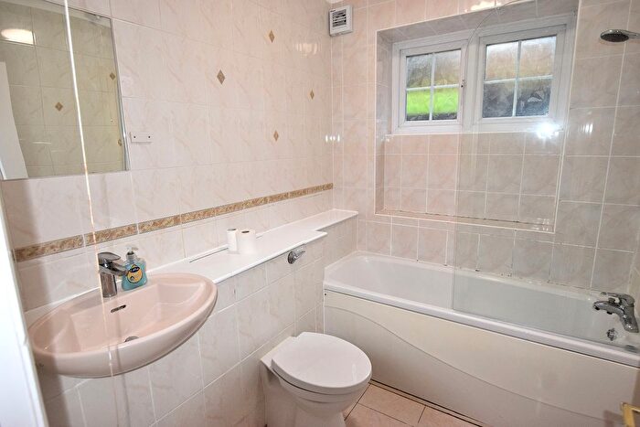 2 Bedroom Flat To Rent In Conway Road, London, N14