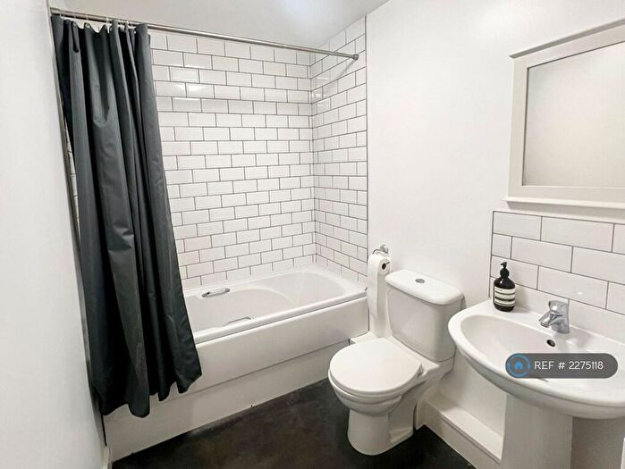 2 Bedroom Flat To Rent In Aire Quay, Hunslet, Leeds, LS10