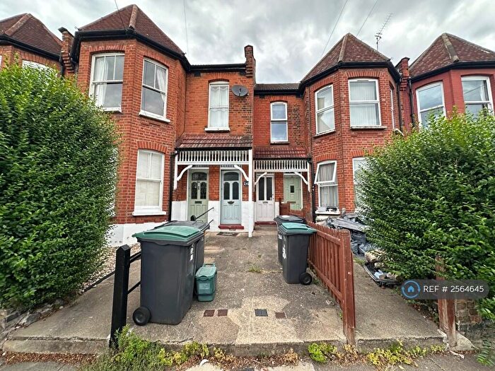 3 Bedroom Flat To Rent In North View Road, London, N8