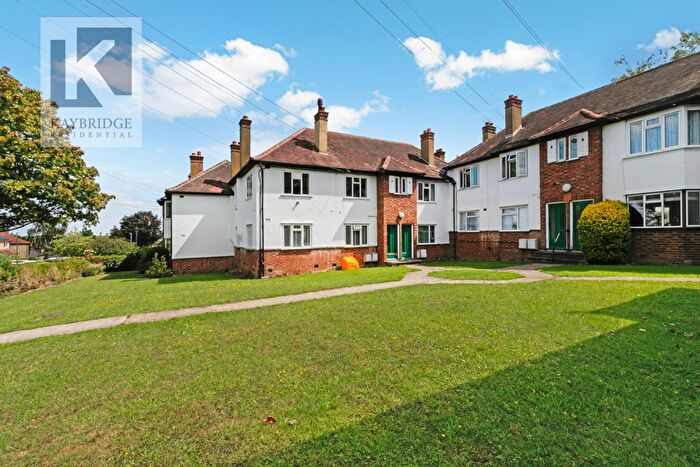 2 Bedroom Flat To Rent In Alberta Avenue, Cheam, SM1