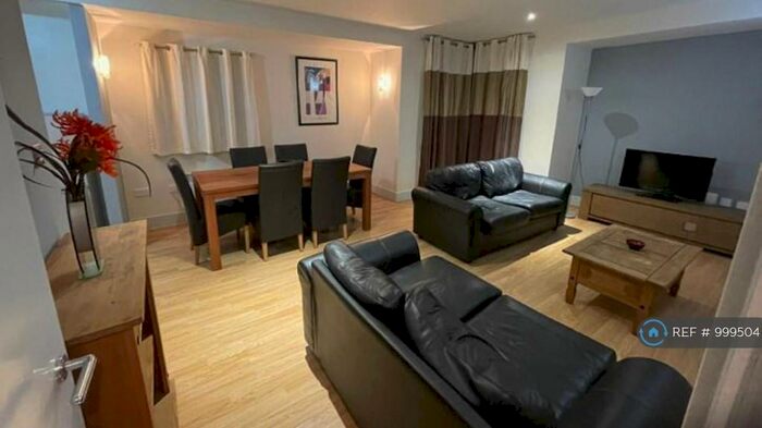 2 Bedroom Flat To Rent In Queen St, Cardiff, CF10