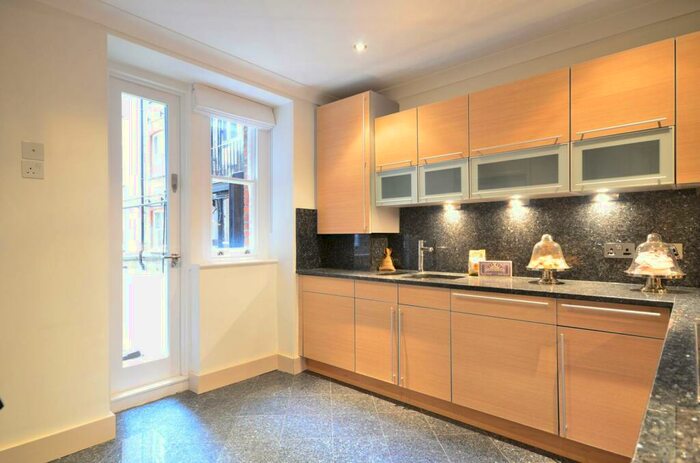 4 Bedroom Flat To Rent In Drayton Gardens, South Kensington, London, SW10