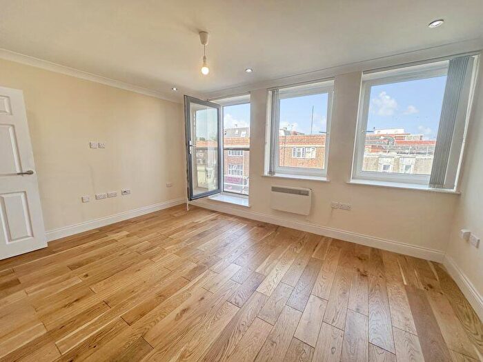 1 Bedroom Flat To Rent In High Street, Slough, SL1