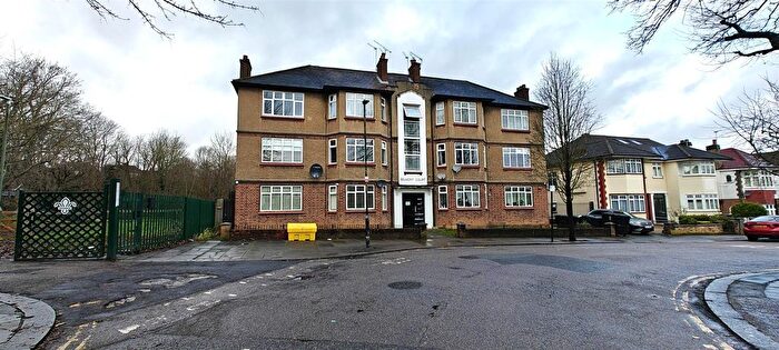 2 Bedroom Flat To Rent In Belmont Court, Bounds Green, N11