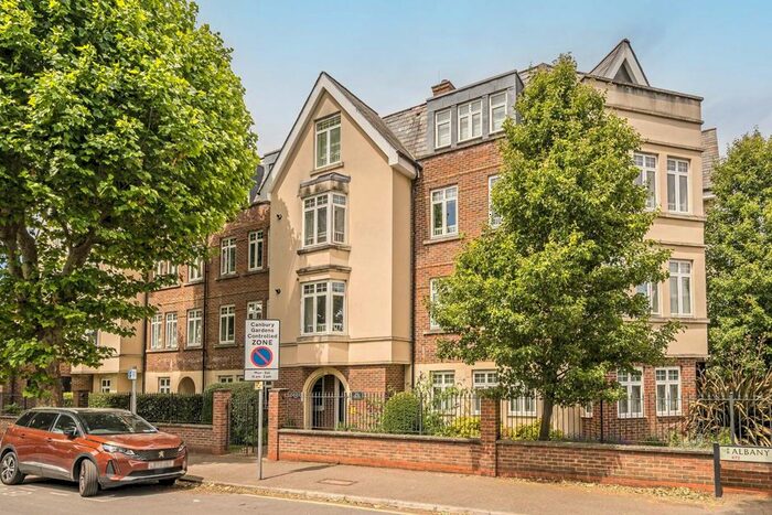 1 Bedroom Flat To Rent In Albany Park Road, Kingston Upon Thames, KT2