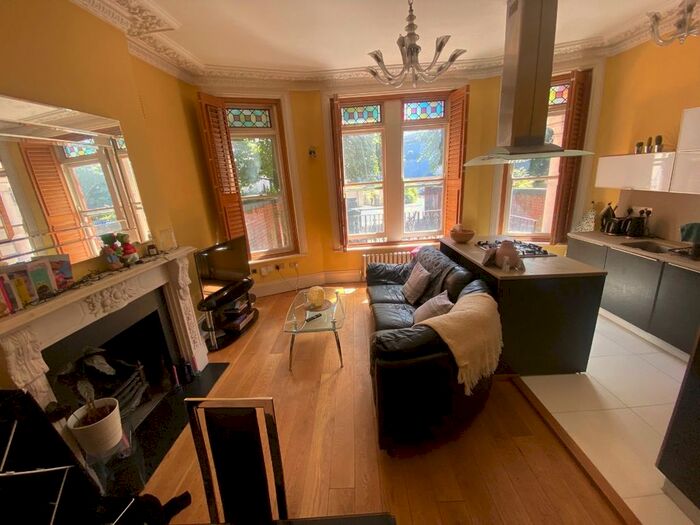 3 Bedroom Flat To Rent In Highbury Grove, London, N5