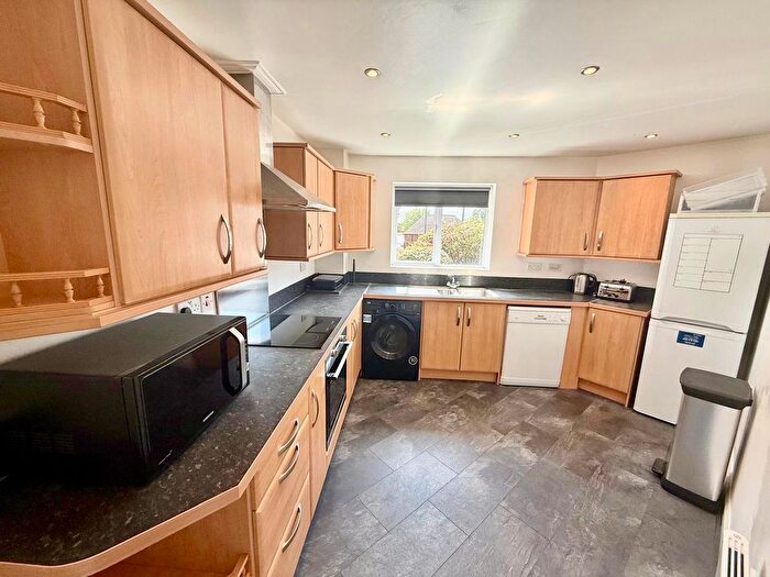 2 Bedroom Flat To Rent In Pavior Road, Nottingham, NG5
