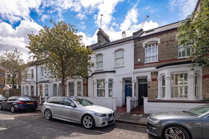2 Bedroom Flat To Rent In Chaldon Road, Fulham, SW6