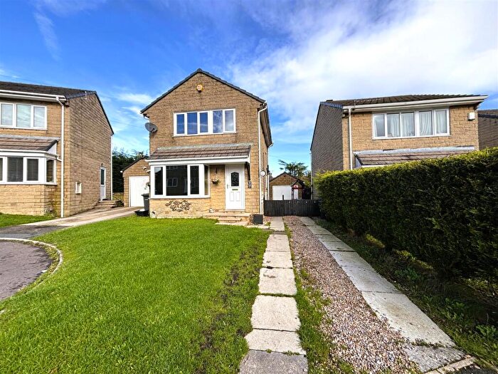3 Bedroom Detached House For Sale In Hill Brow Close, Allerton, Bradford, BD15