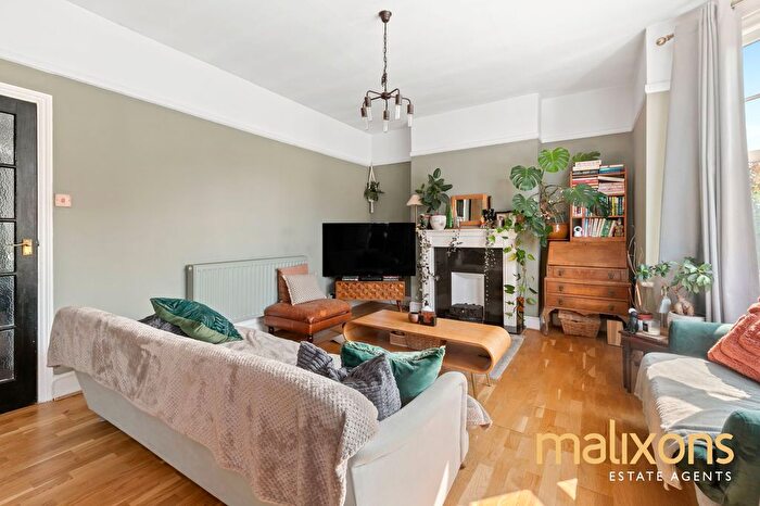 2 Bedroom Flat For Sale In Dumbarton Road, London, SW2