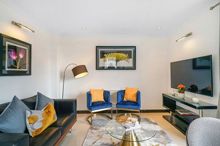 3 Bedroom Flat To Rent In Great Cumberland Place, London, W1H