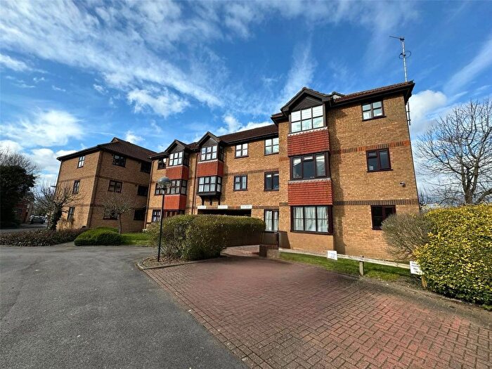 2 Bedroom Flat To Rent In Swan Court, Mangles Road, Guildford, Surrey, GU1