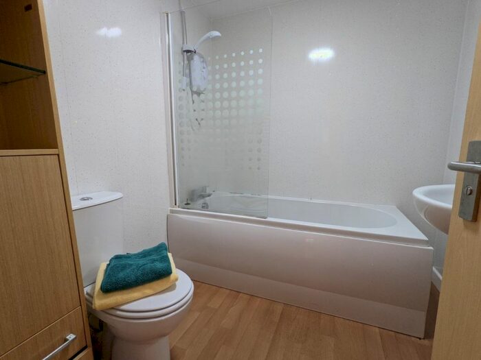 3 Bedroom Flat To Rent In Barlow Moor Road, Didsbury, Manchester, M20