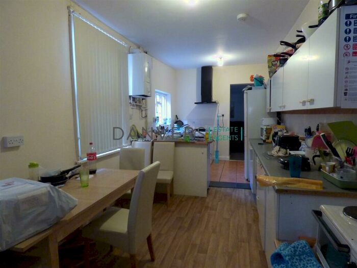 7 Bedroom Terraced House To Rent In Hinckley Road, Leicester, LE3