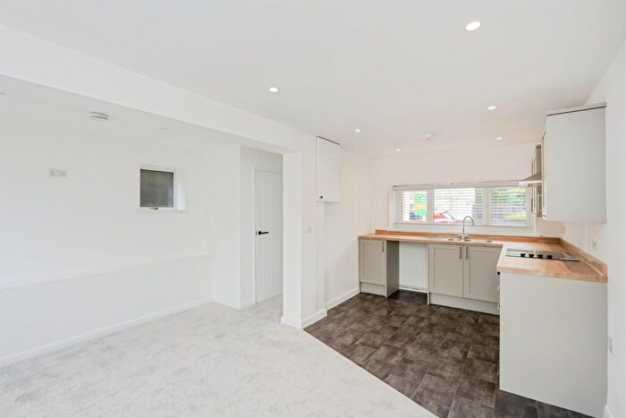 4 Bedroom Town House For Sale In Farm Road, Neath, SA11