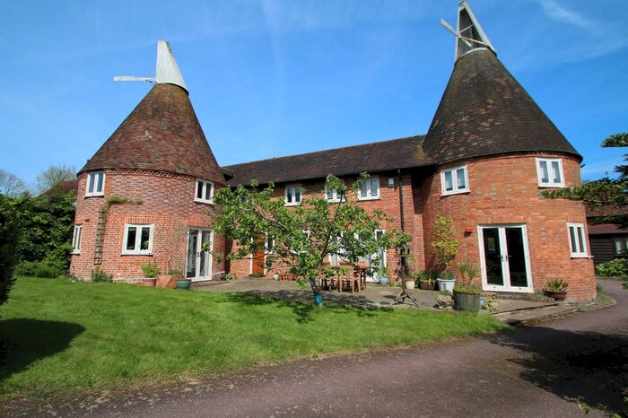 4 Bedroom Detached House For Sale In Grange Road, St. Michaels, TN30