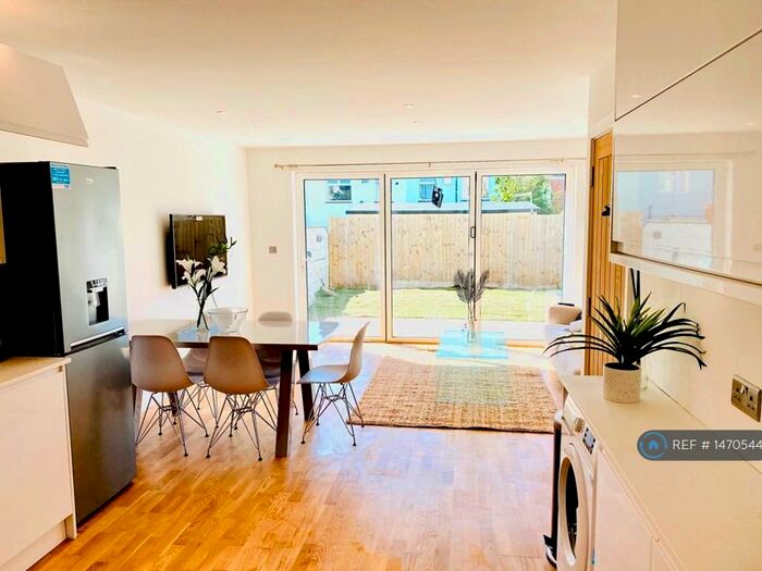 4 Bedroom Detached House To Rent In Bevendean Road, Brighton, BN2