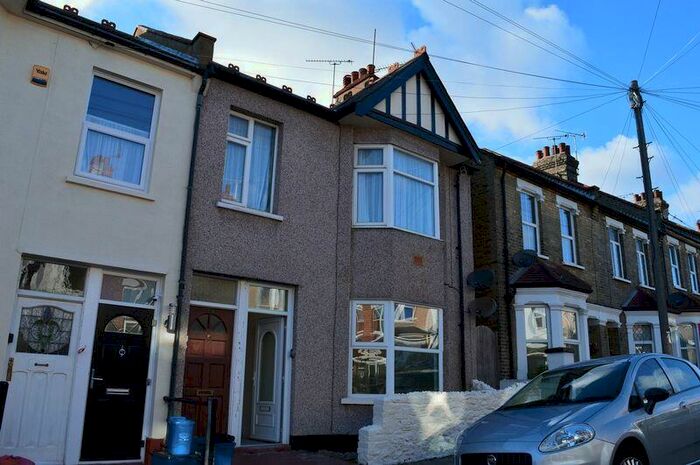 2 Bedroom Flat To Rent In Chinchilla Road, Southend-On-Sea, SS1
