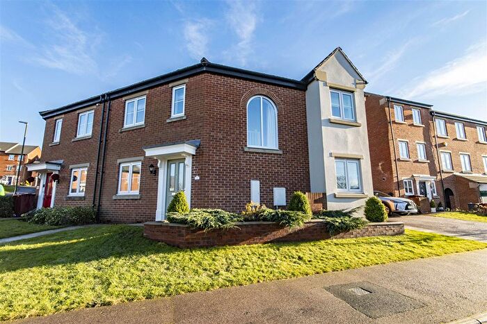 3 Bedroom Semi-Detached House For Sale In Southdown Close, Doe Lea, Chesterfield, S44