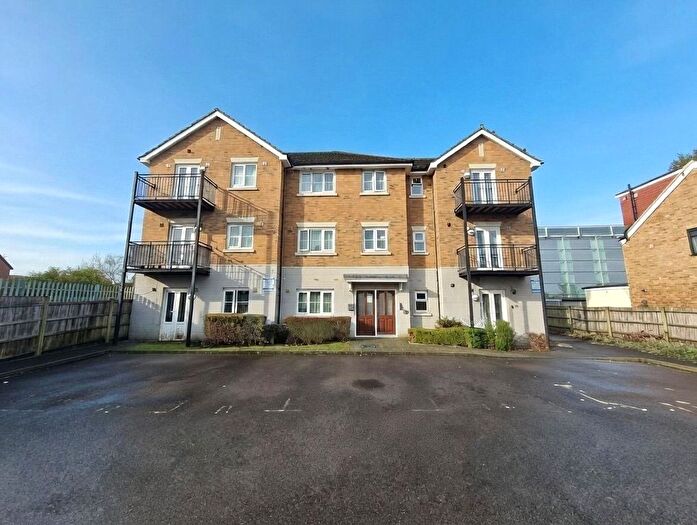 2 Bedroom Flat To Rent In New Road, Harlington, Greater London, UB3