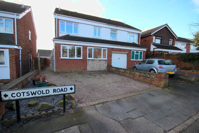 3 Bedroom Semi-Detached House To Rent In Cotswold Road, Stourbridge, DY8
