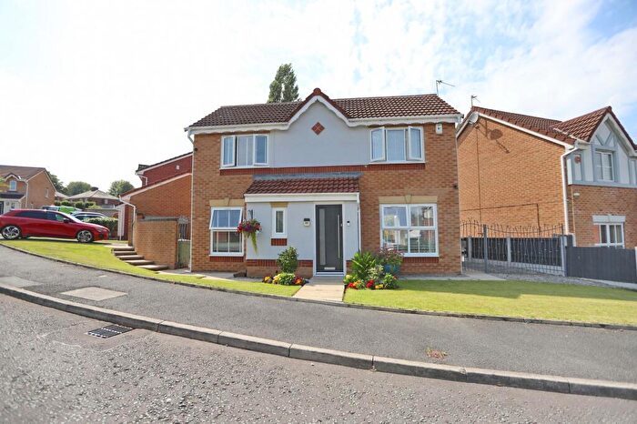3 Bedroom Detached House For Sale In Greendale Drive, Radcliffe, M26