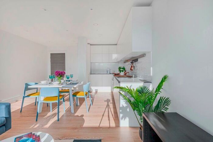 3 Bedroom Flat To Rent In Olympic Way, Wembley, Middlesex, HA9