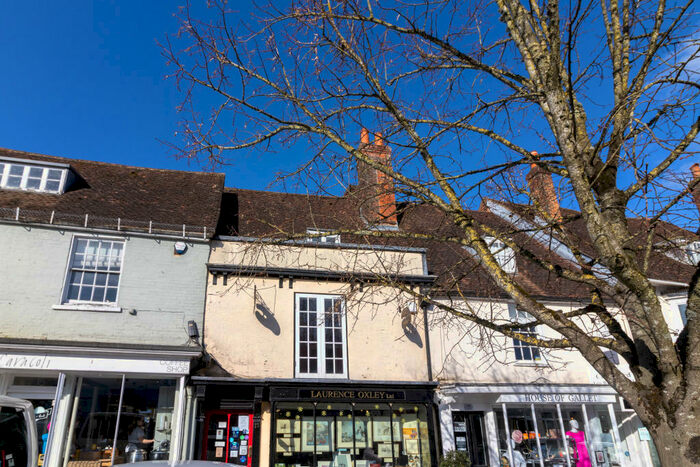 2 Bedroom Maisonette To Rent In Flat Above Broad Street, Alresford, SO24