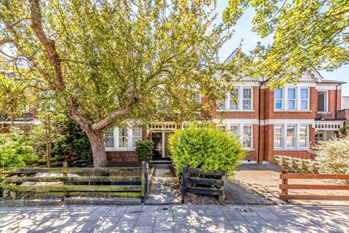 2 Bedroom Flat To Rent In Weir Road, Balham, SW12