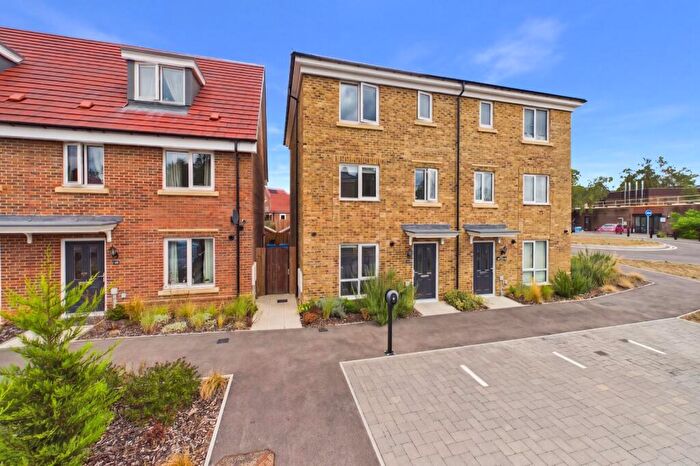 4 Bedroom Semi-Detached House For Sale In Heatherwood Road, Ascot, Berkshire, SL5