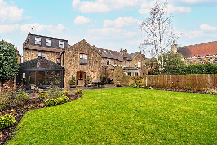 5 Bedroom Detached House For Sale In Marchwood Crescent, Ealing, W5