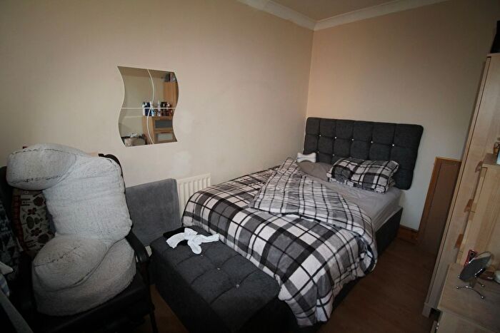 2 Bedroom Flat For Sale In Iona Road, Deckham, Gateshead, NE10
