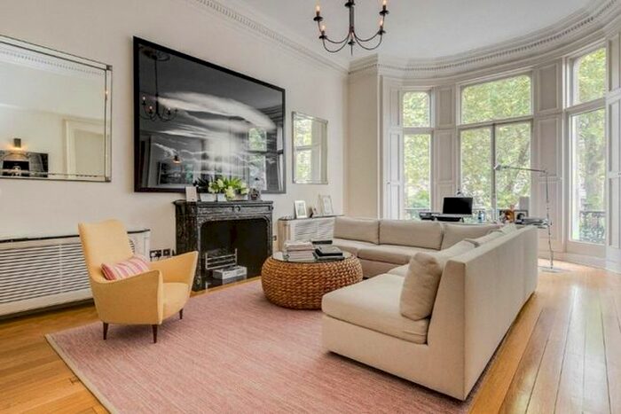 2 Bedroom Flat To Rent In Ennismore Gardens, London, SW7