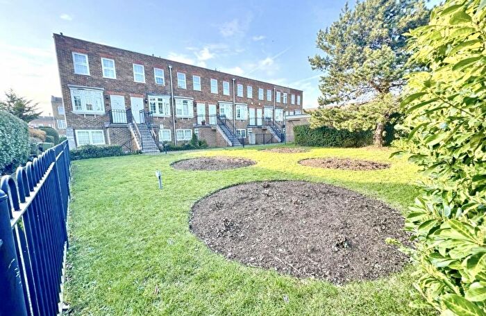 2 Bedroom Maisonette For Sale In Regency Way, Bexleyheath, DA6