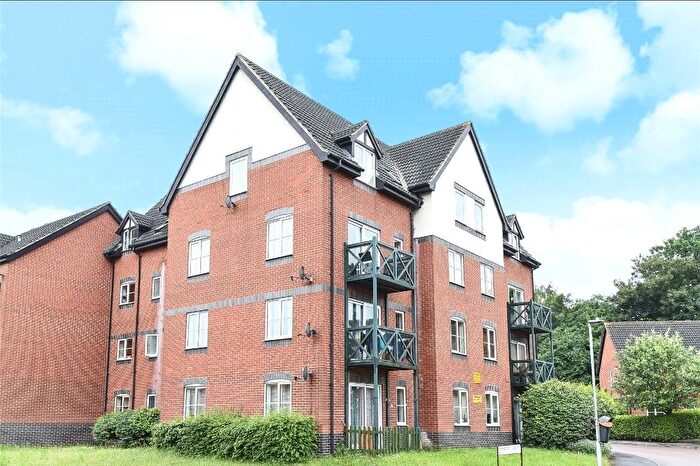 2 Bedroom Flat For Sale In Admirals Court, Rose Kiln Lane, Reading, Berkshire, RG1